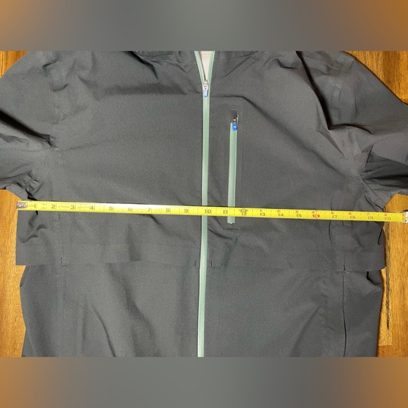 Janji black lightweight hooded jacket - Picture 8 of 11